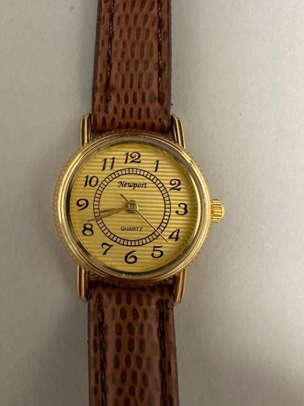 3/$30 Vintage Newport Watch Women Gold Tone Brown Leather Band New Battery 8"